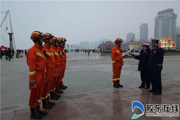 烟台消防全力做好滨海广场灯光秀消防安保工作