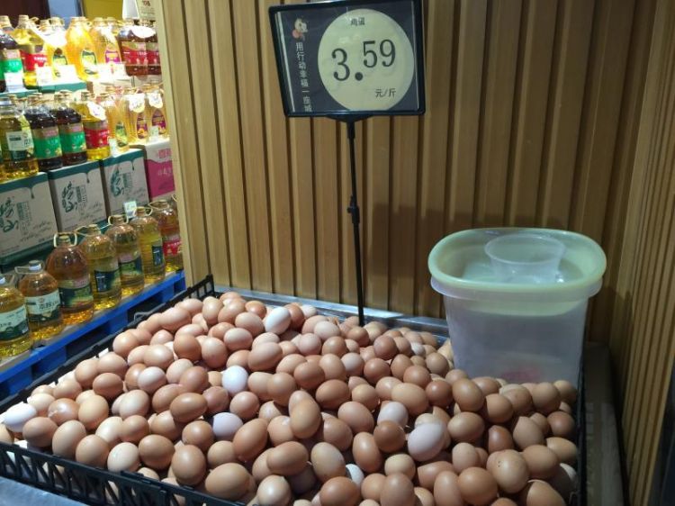 年后鸡蛋进入消费淡季 价格重回“三”字头