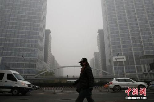 中国国务院报告：去年北京PM2.5浓度同比降12.1%