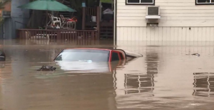 旧金山北部地区遭洪水 2000栋建筑受灾水深2米多