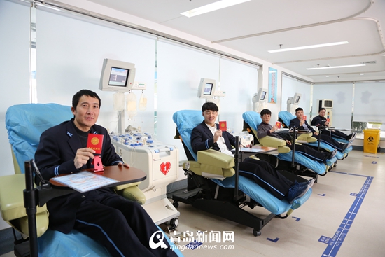 青岛“热血”的哥再出手 17人集中献血6700毫升