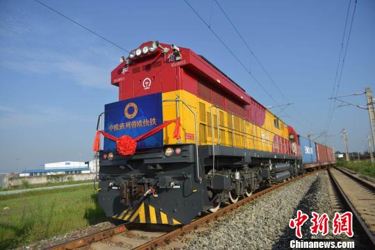 政协委员：建议支持中欧班列(成都)开展铁路国际运邮试点