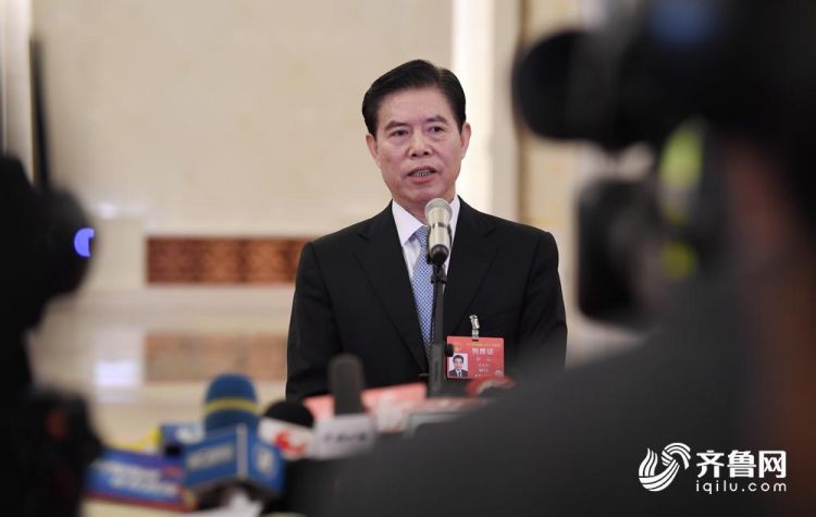 商务部部长钟山:中美同意继续延长磋商时限 时