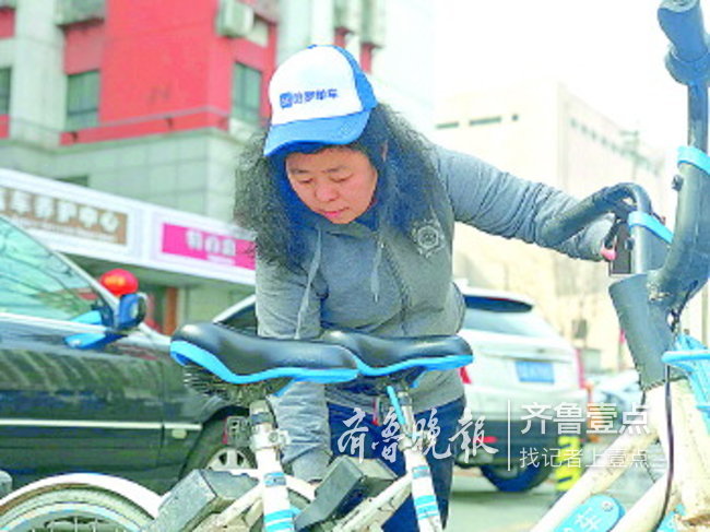 济南70后“单车女猎人”:半年义务救上千辆共享单车