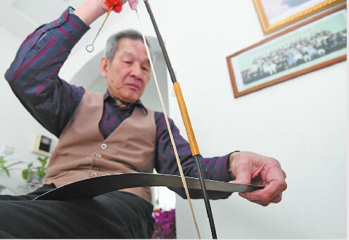 济南八旬高级工程师会用“锯”拉琴 希望能有音乐老师传承