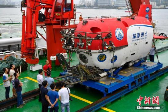 中国载人深潜向海底一万米进发 2020年将投入使用