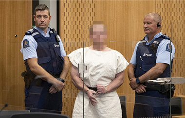 新西兰枪击案致49人死亡 嫌犯出庭受审