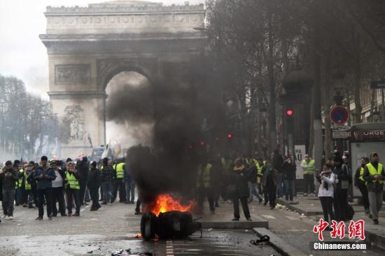 法国“黄背心”第18轮示威暴力升级 政府失灵？