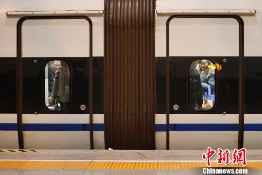 周末长三角铁路春游运输启动 上海站加大列车开行频次