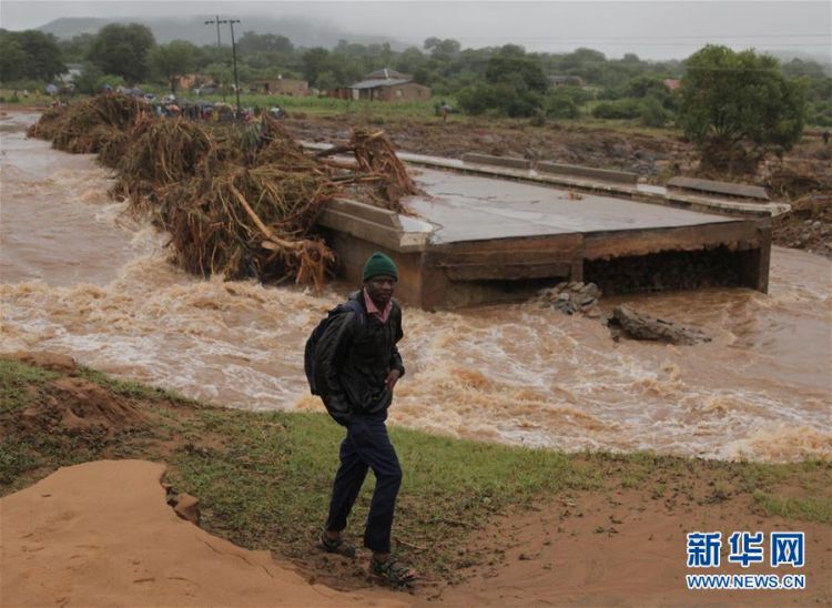 强热带气旋“伊代”在津巴布韦东部造成70人死亡