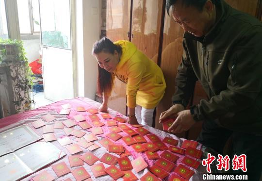 兰州夫妻无偿献血19年 相当于25个成年人全身的血量