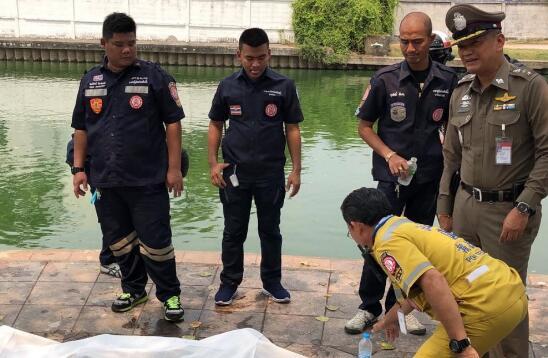 泰国通缉犯变装投票被警方识破 慌张跳入池塘溺亡