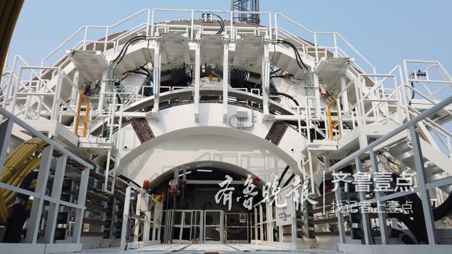 济南黄河隧道工程“泰山号”盾构机成功下线，月底抵济