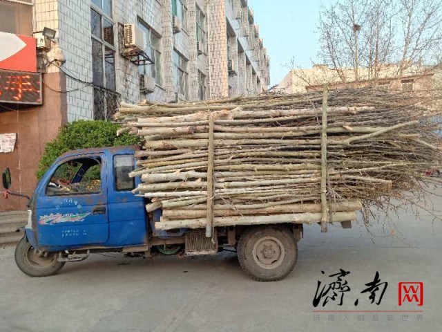 男子驾驶安全设施不全的三超报废车 来往济南至禹城百公里！