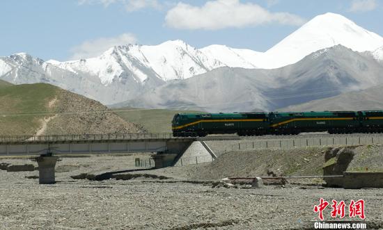 罗杰：西藏交通网络四通八达 保护环境是第一要求