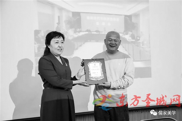 济宁学院举行校友李一教授图书捐赠仪式