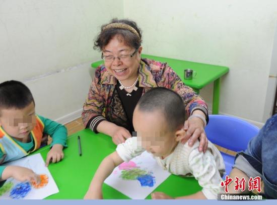 世界自闭症日：中国专家强调对孤独症患者的救助是社会问题