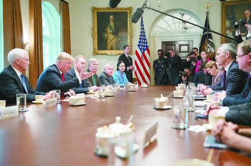 北约70周年特朗普送尴尬礼物 要求盟友再加