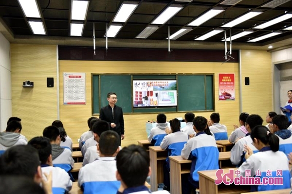 济宁市第十五中学举行主题班会示范活动
