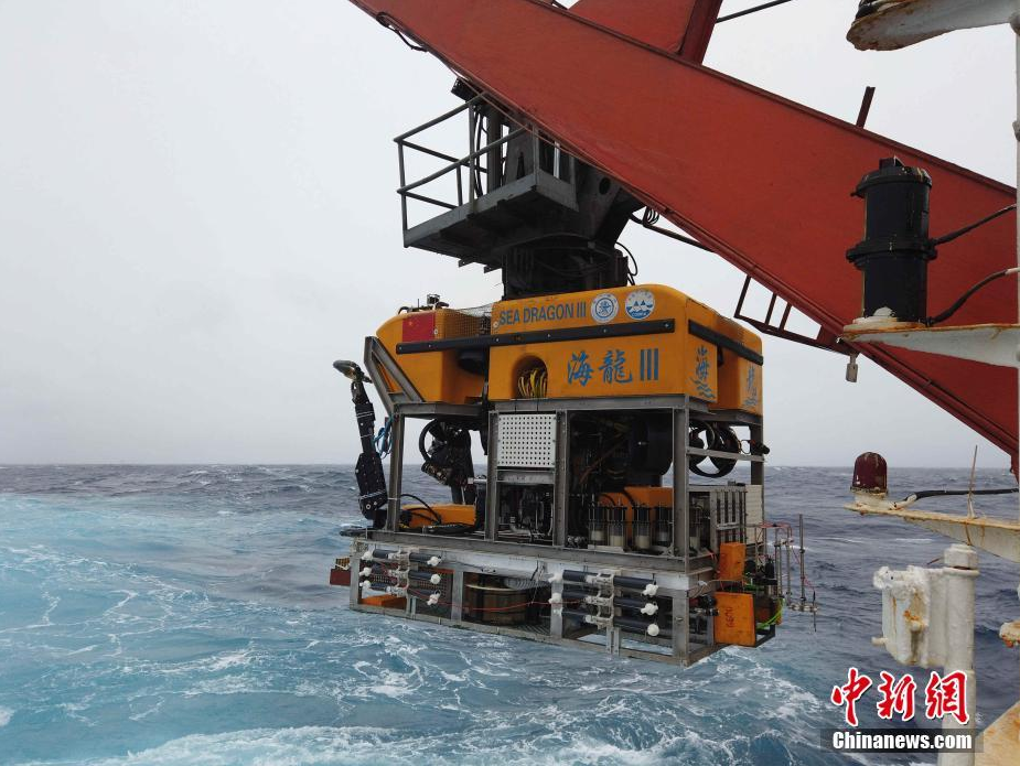中国自主研发无人潜水器“海龙III”成功完成下潜任务