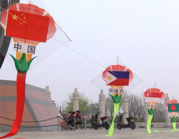 45秒丨青州100米长创新风筝试飞 将亮相潍坊国际风筝会