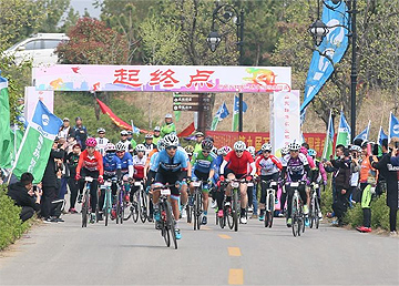 震撼！近400骑手济宁上演自行车版“速度与激情”