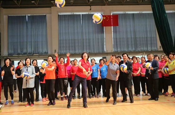 省妇联省体育局联手“职业助公益” 妇女气排球推广系列活动在潍坊举行 