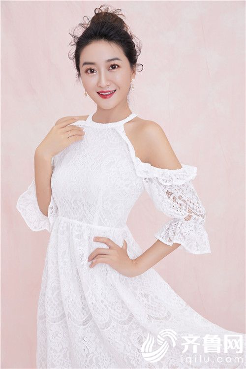 山东广播电视台综艺频道主持人点点高清写真