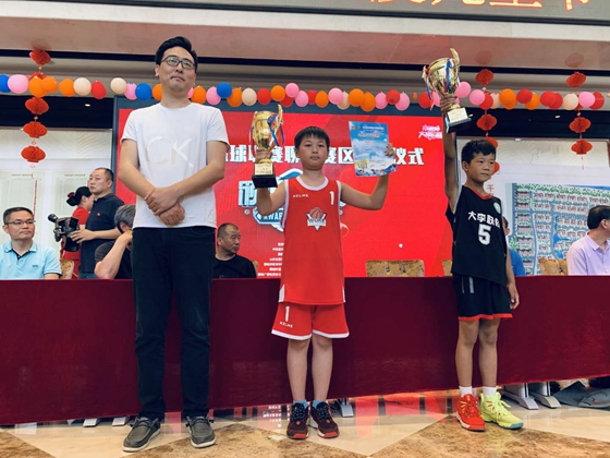 为家乡增光添彩！吴轲篮球训练营获得中国小篮球联赛两组别冠军