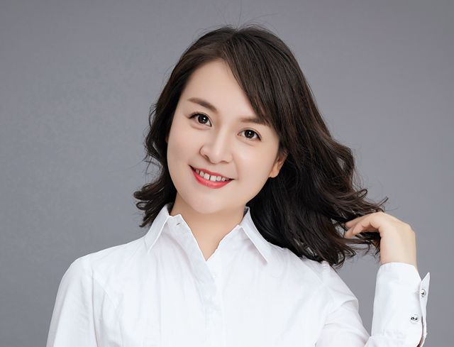 徐冬冬晒自己多年前写真尺度太大引网友争议本人怒斥侵权行为