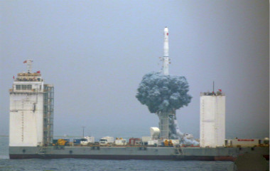  我国首次固体运载火箭海上发射技术试验取得成功