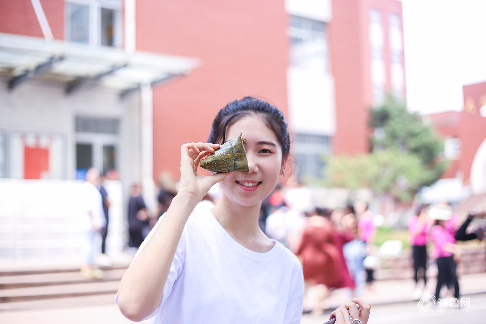 济南：端午节前夕 一高校为在校生免费发放粽子