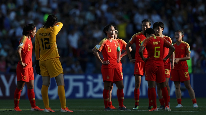 中国女足无缘世界杯八强 众球员呆立显落寞