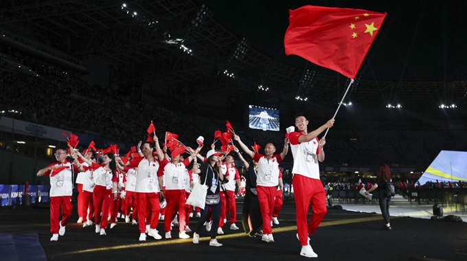 帅气登场！中国代表团亮相第30届大运会开幕式