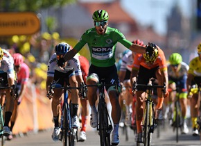 环法自行车赛第5赛段彼得·萨甘突围夺冠