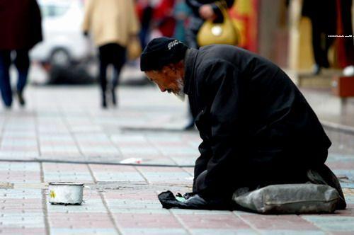 聊城：街头这些乞讨者，有没有人管管？