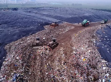 垃圾成山！济南一垃圾填埋场每天收五六千吨垃圾 