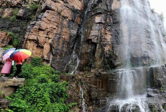 美，沂蒙山区出现瀑布群