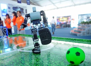 青岛国际啤酒节即将举行 啤酒城机器人科技十足