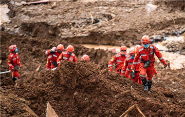 贵州水城特大山体滑坡致24人遇难 仍有27人失联
