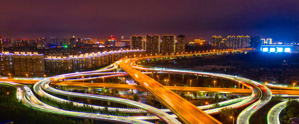 飞吧山东|济南匡山立交华灯初上 车水马龙上演城市魅力