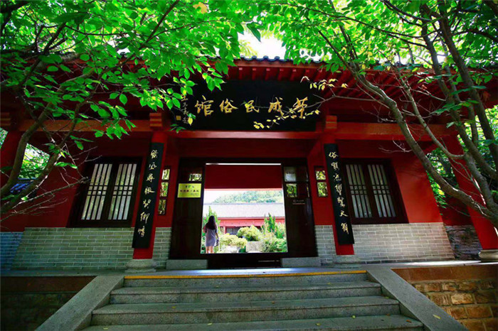 位于威海石岛赤山景区内的荣成民俗馆