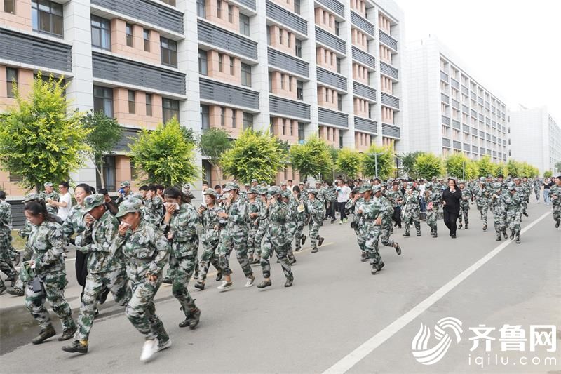 山东铝业职业学院举行2019级新生消防演练活动