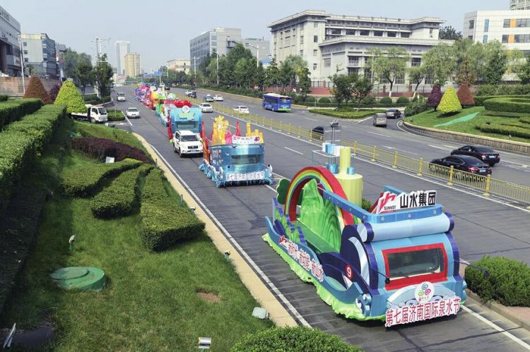 17辆花车将在泉城广场静态展示 “网红”花车等你来“打卡”