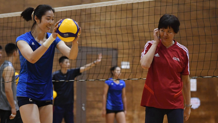开启世界杯征程！中国女排轻松备战