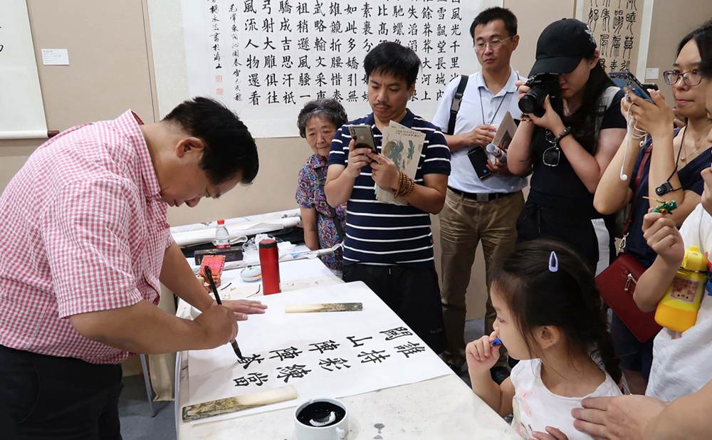 上海艺术博览会开幕　18家台湾画廊“抱团”参展