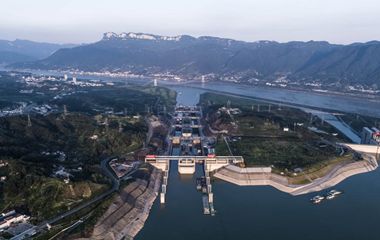 三峡枢纽今年通过量过亿吨 水道发挥黄金效益
