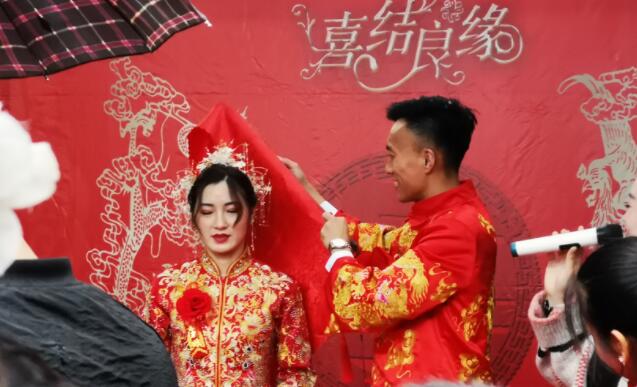 聊城：十一假期婚礼成热门 新人扎堆举办婚礼