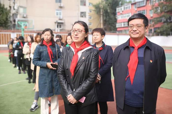 济南育英中学举行市中区“英雄中队”命名表彰大会 暨初一学生建队仪式