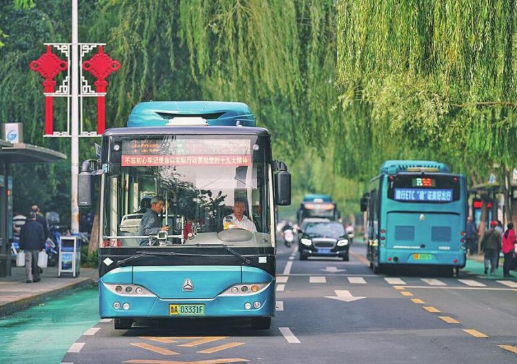 世界眼光国际标准泉城特色以人为本 济南以一流标准创建“公交都市”